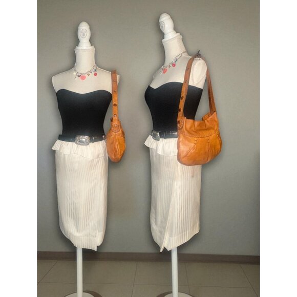 Elegant Tan Leather Crossbody Bag - Picture 3 of 11